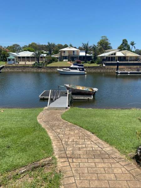 PONTOON FOR RENT WITH WATER AND ELECTRICITY BRISBANE, AQUATIC PARADISE