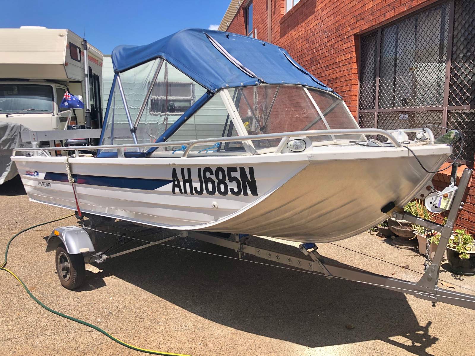 Brooker 395 Trekker