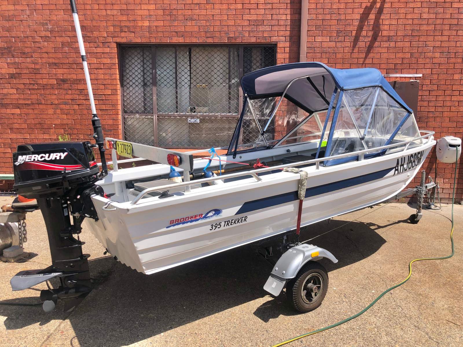 Brooker 395 Trekker