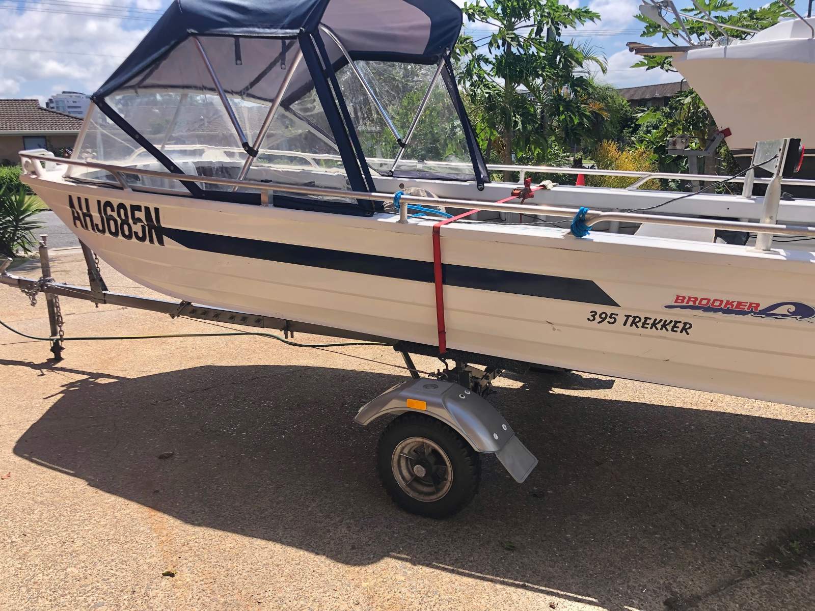 Brooker 395 Trekker