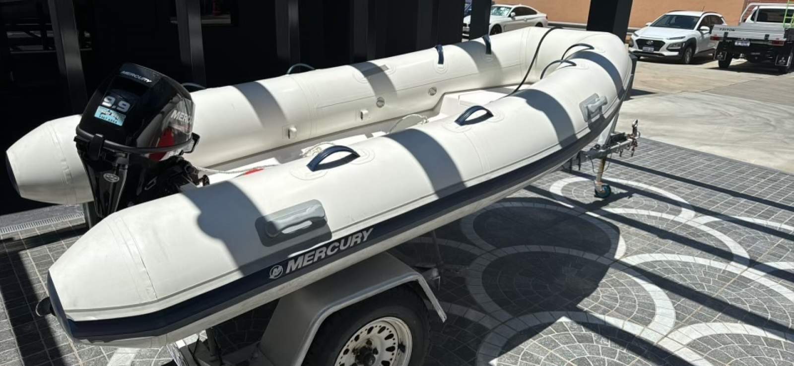 Mercury Oceanrunner 350 Hypalon 9HP and less than 1 hour use