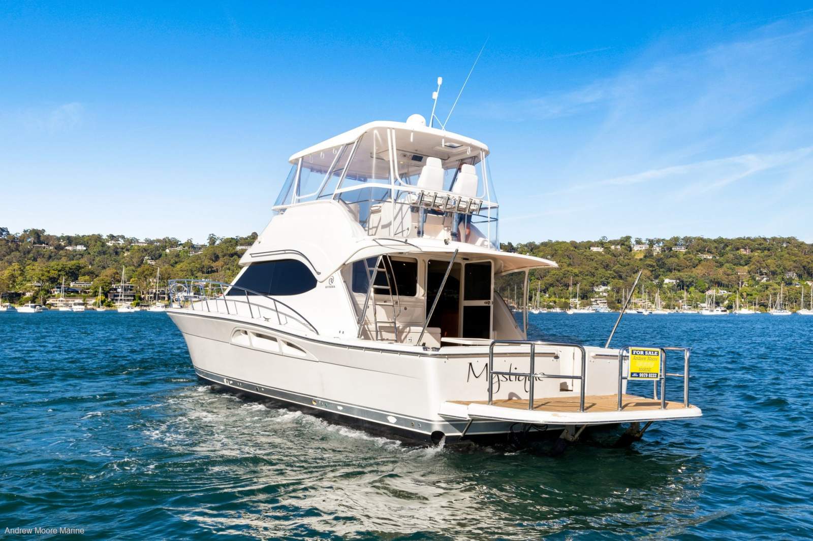 Riviera 47 Flybridge - Hydraulic Swim Platform