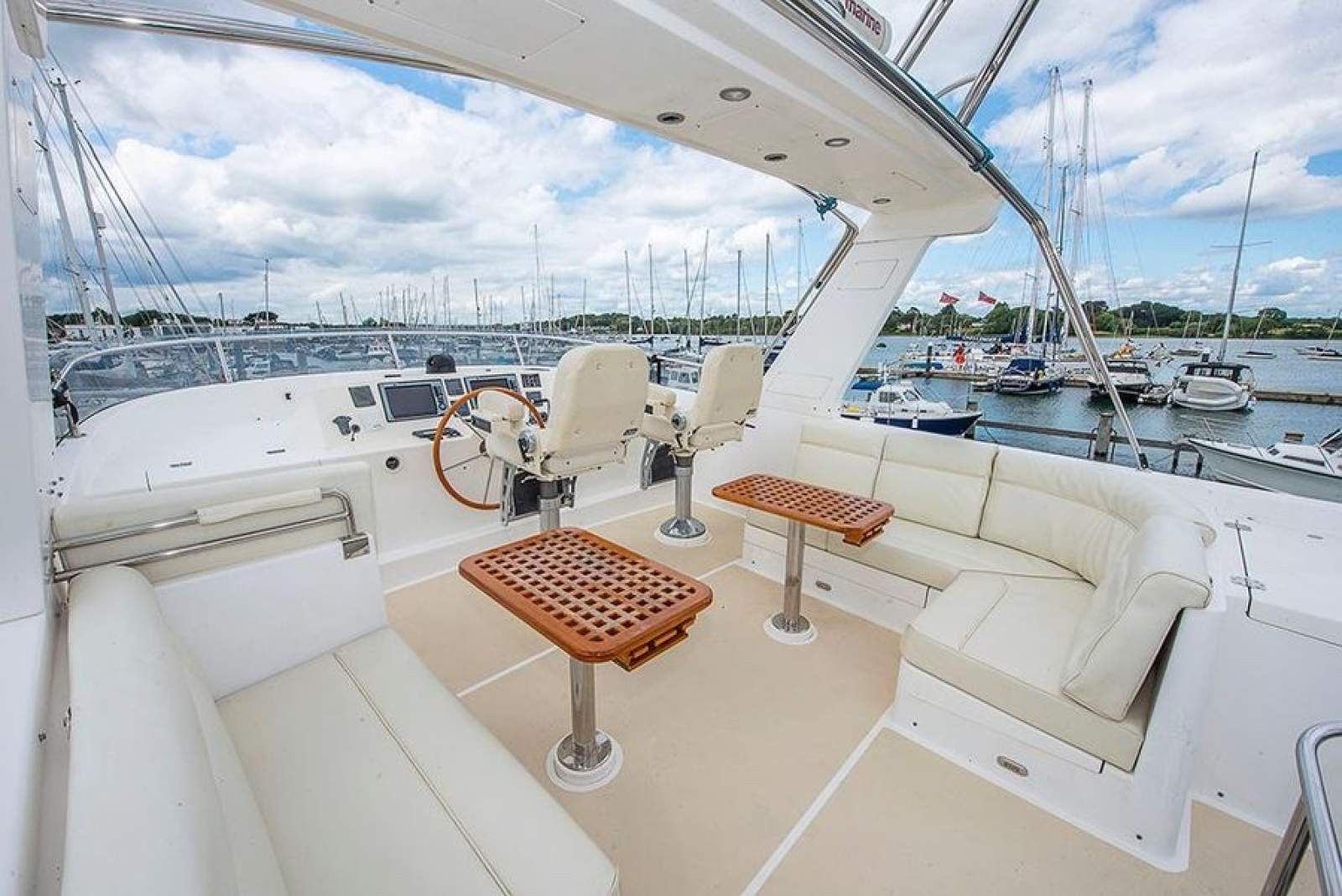 Grand Banks 59 Aleutian RP - Extemely low hours and a stunning interior