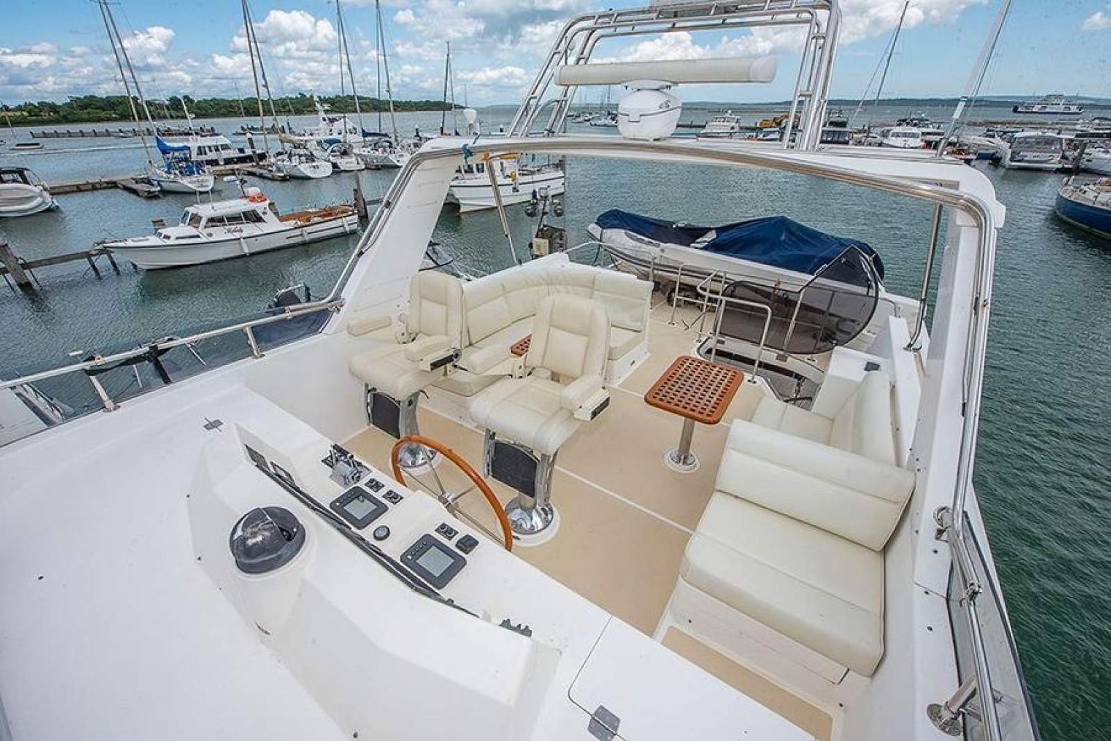 Grand Banks 59 Aleutian RP - Extemely low hours and a stunning interior