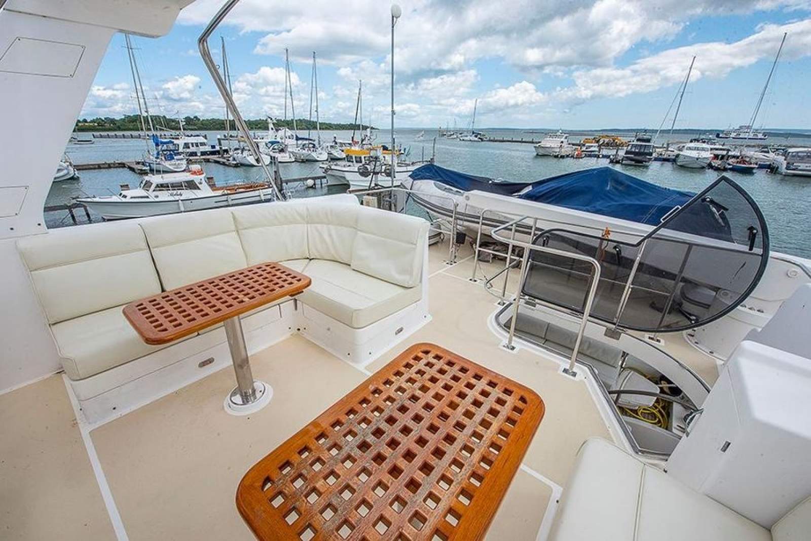 Grand Banks 59 Aleutian RP - Extemely low hours and a stunning interior