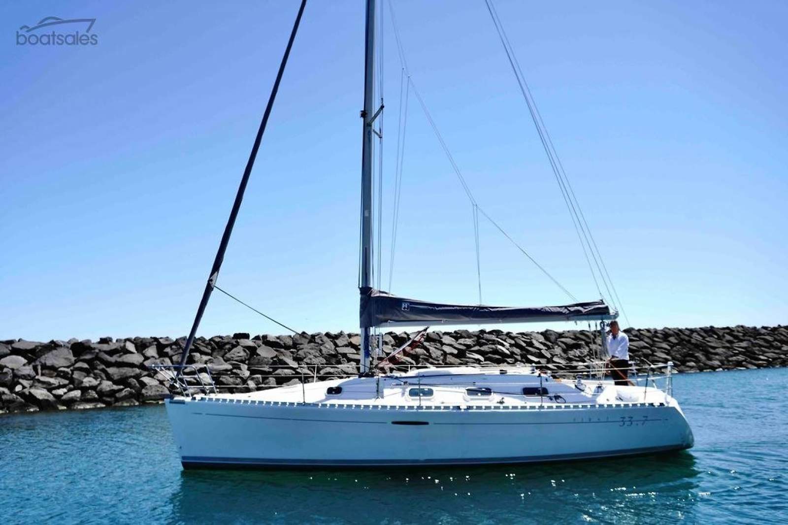 Beneteau First 33.7