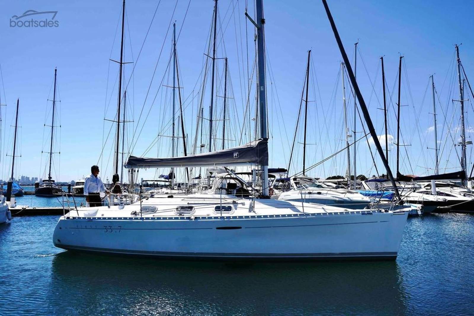 Beneteau First 33.7