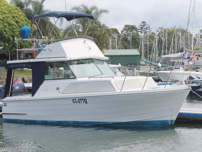 Mariner 26 Pacer Flybridge Cruiser