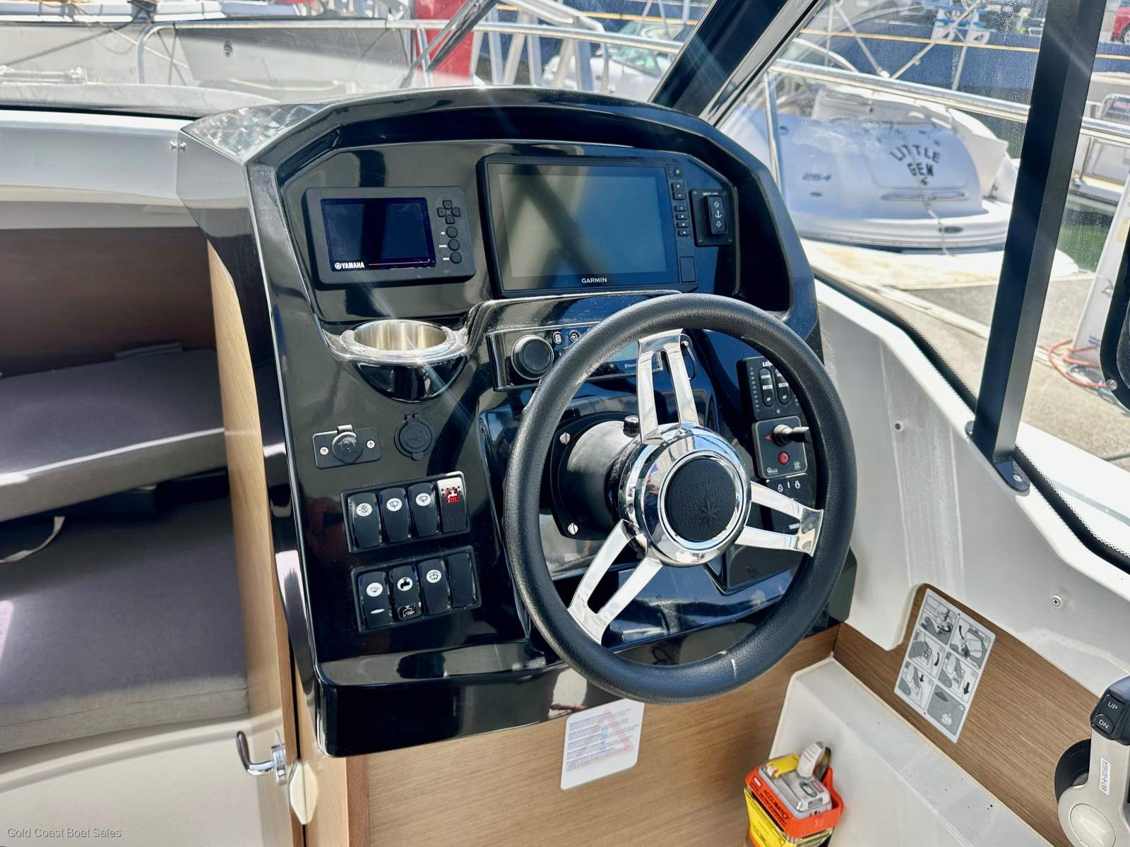 Jeanneau Merry Fisher 795 Sport:touchscreen gps plotter unit