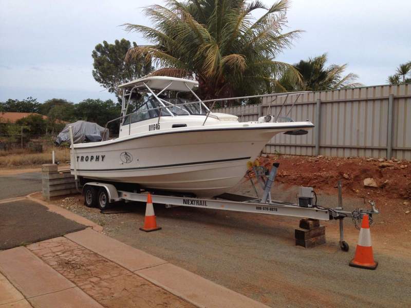 Bayliner 2509 Trophy Walkaround