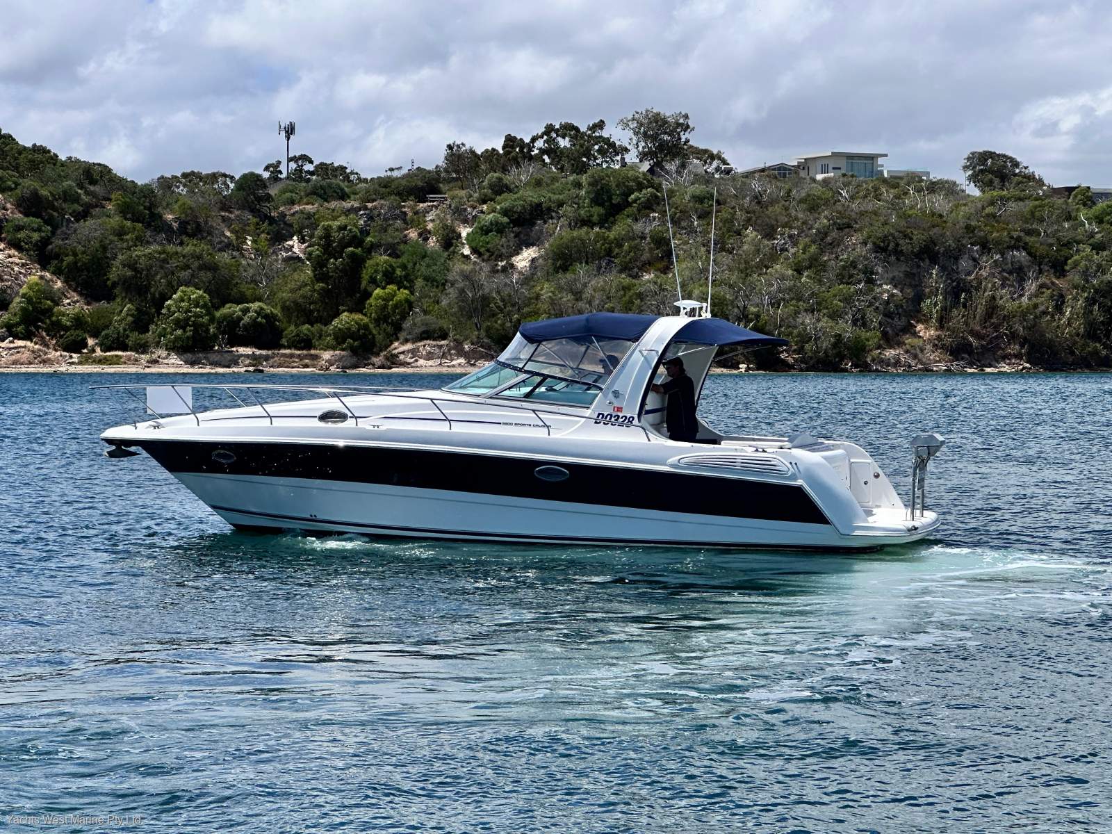 Mustang 3800 Sportcruiser " BOW THRUSTER and AIRCOND ":MUSTANG 38 by YACHTS WEST