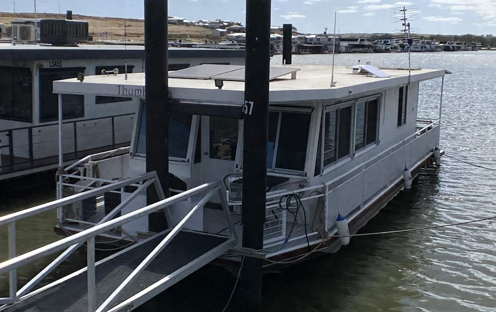 THUMBELINA. Immaculate, Alloy Pontoon, Houseboat.
