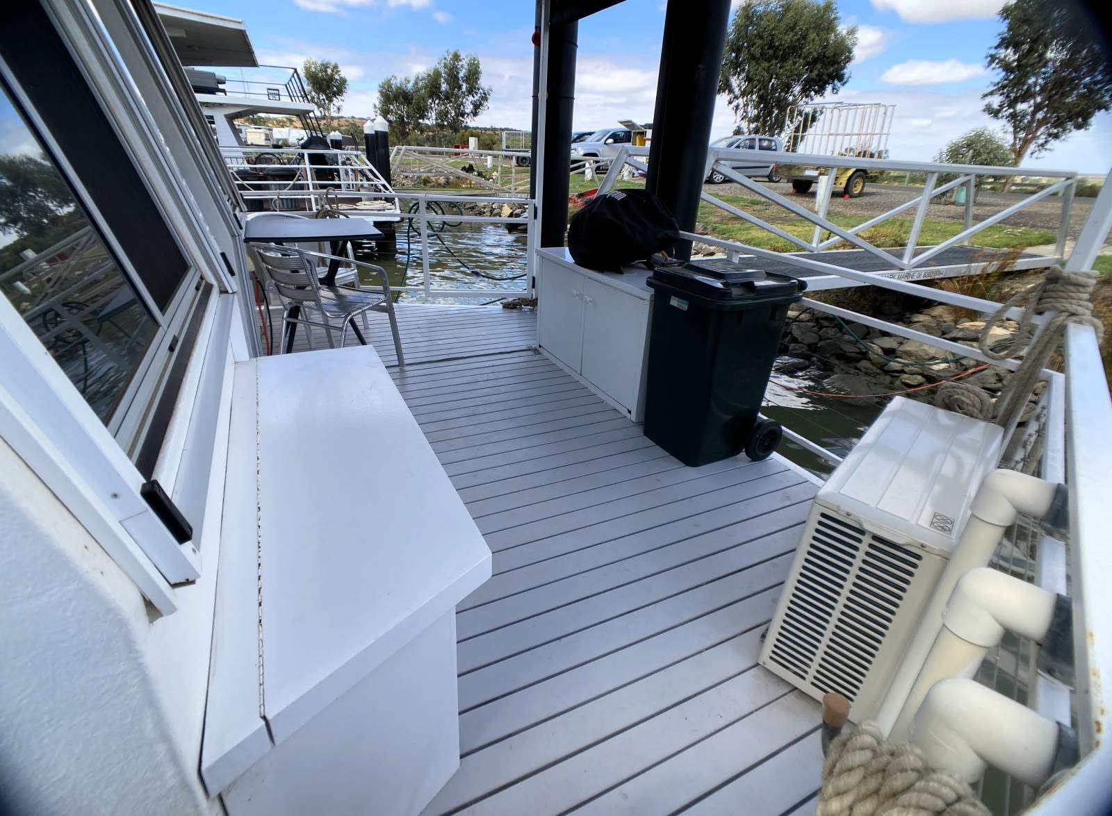 THUMBELINA. Immaculate, Alloy Pontoon, Houseboat.