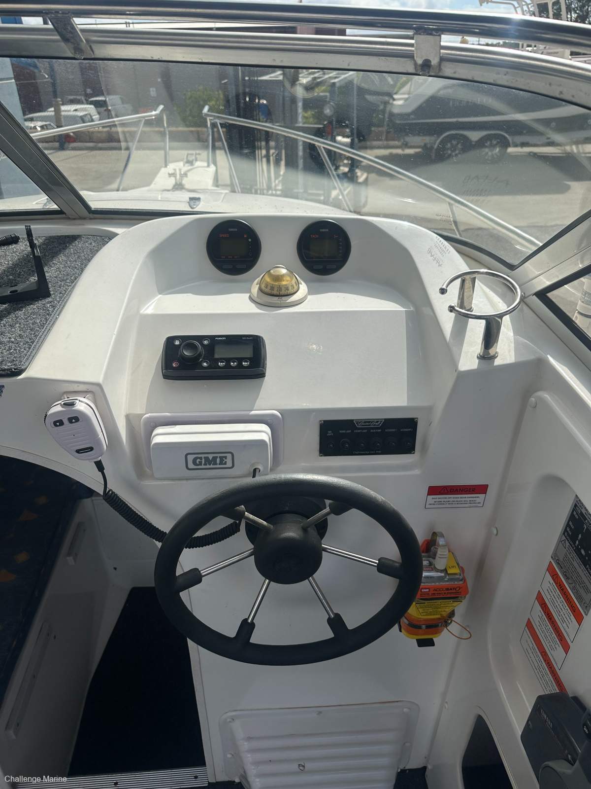 CruiseCraft Outsider 625 with Yamaha 200HP 2 Stroke