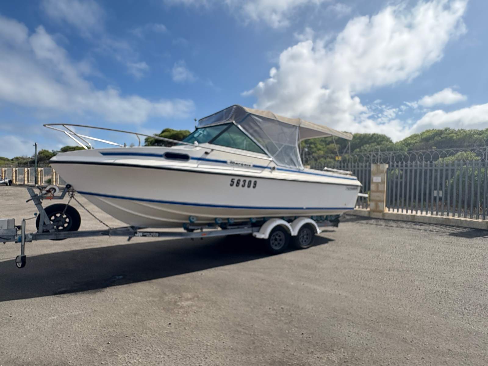 Voyager Marquis 23ft Great condition. 6.2lt with a Bravo leg