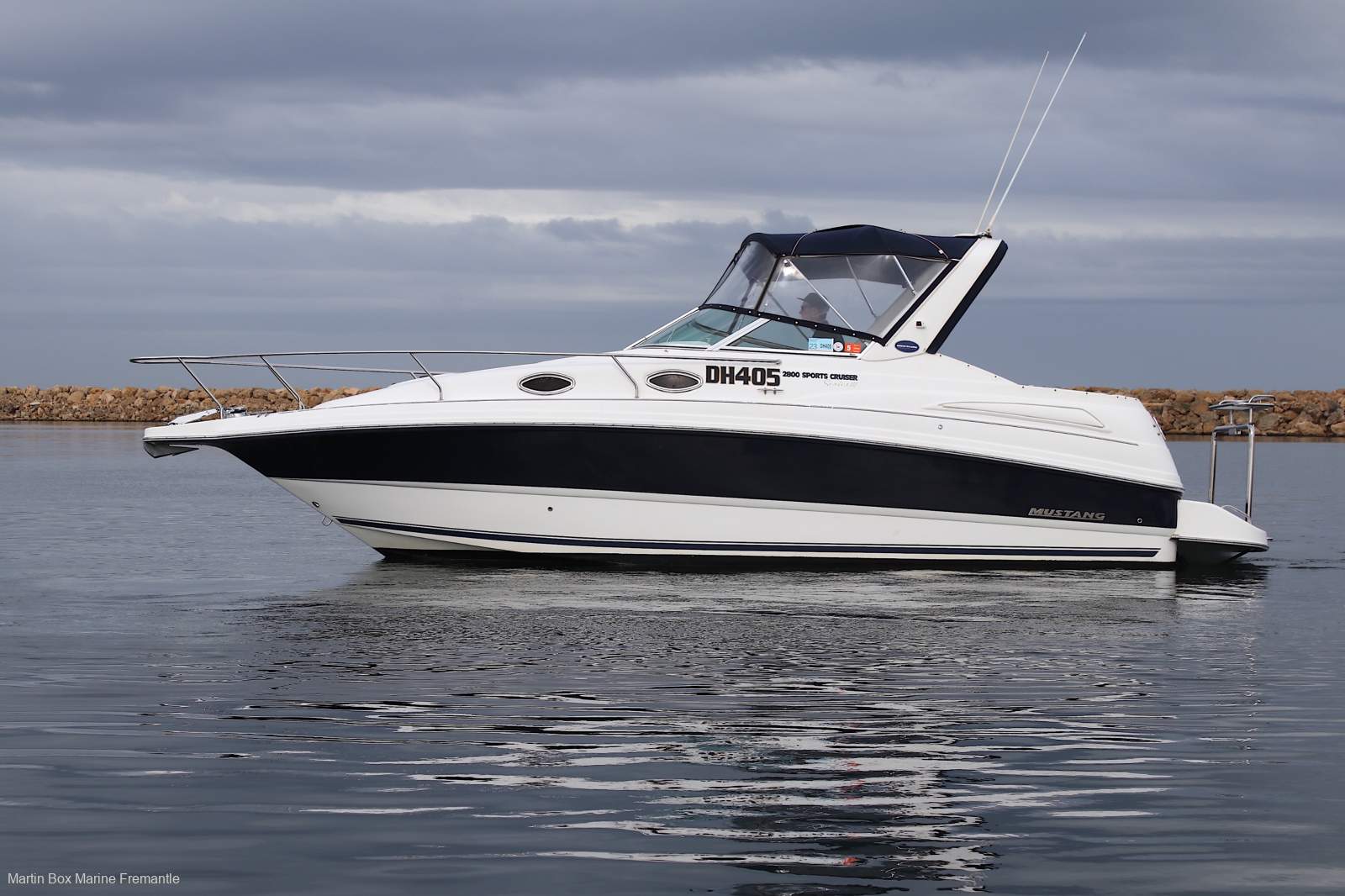 Mustang 2800 SportsCruiser Series III with Only 596 hours