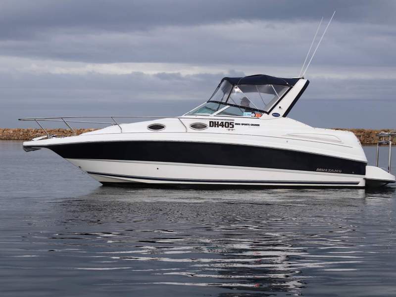 Mustang 2800 SportsCruiser Series III with Only 596 hours