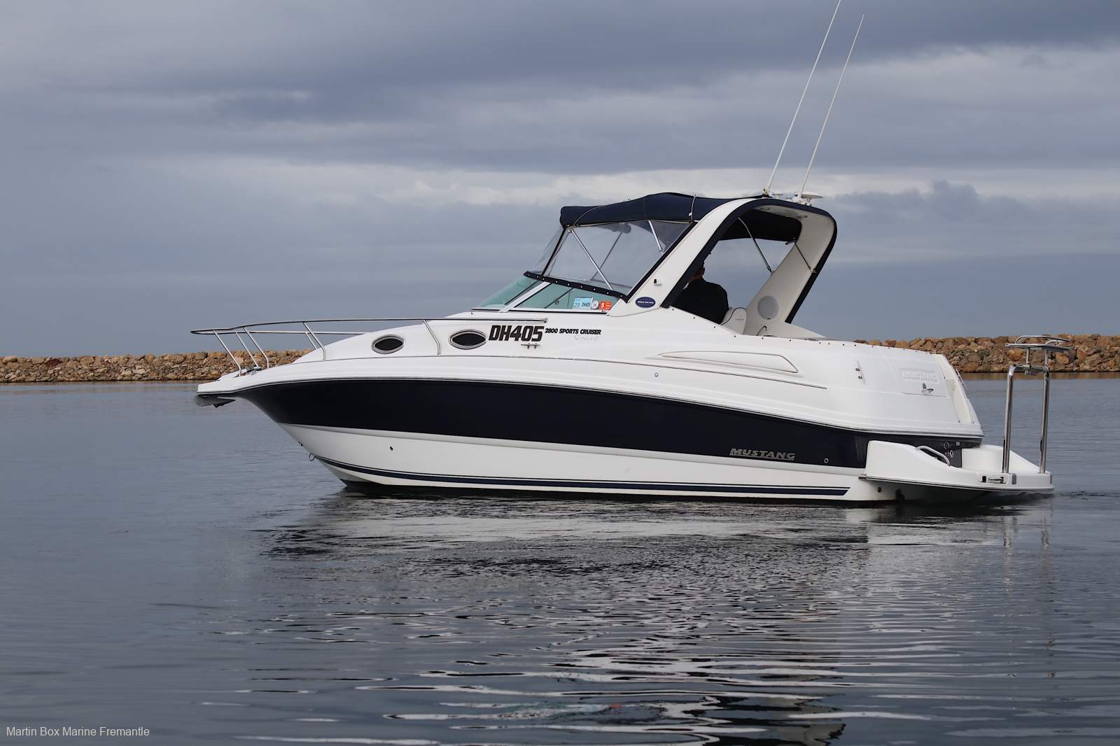 Mustang 2800 SportsCruiser Series III with Only 596 hours