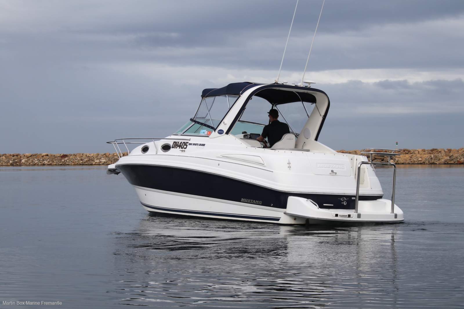 Mustang 2800 SportsCruiser Series III with Only 596 hours