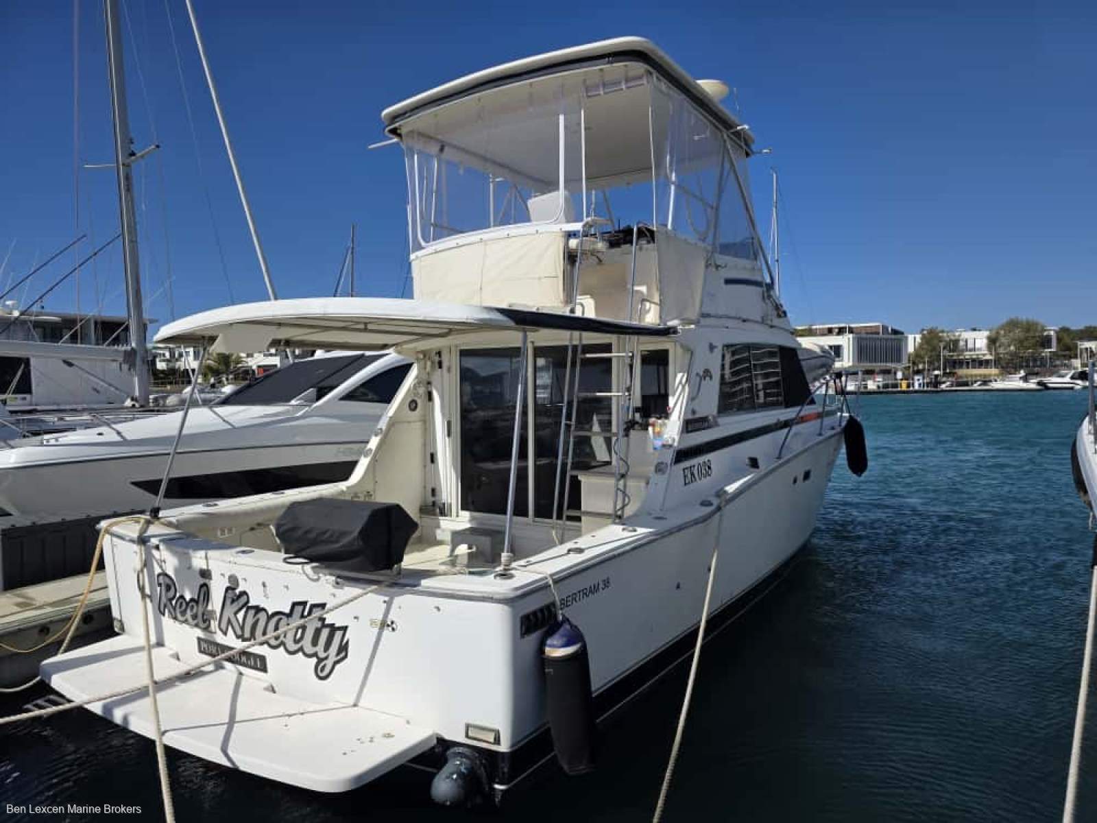 Bertram 38 Flybridge CABIN CRUISER