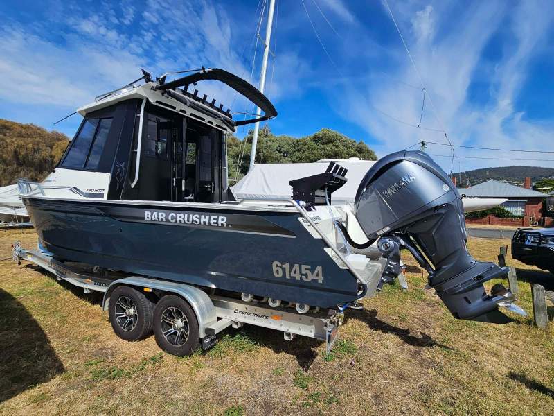 Bar Crusher 780 HTP Pilothouse version