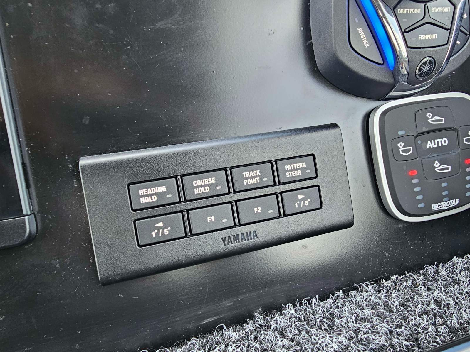 Bar Crusher 780 HTP Pilothouse version