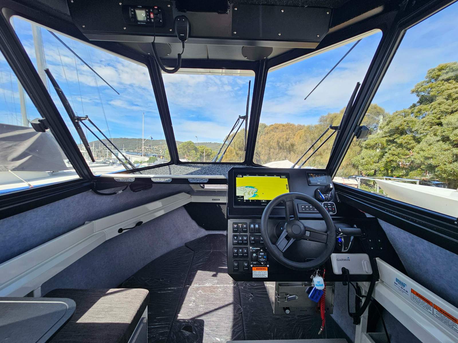 Bar Crusher 780 HTP Pilothouse version