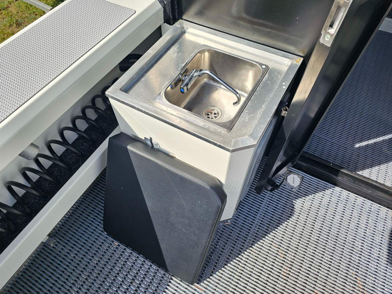 Bar Crusher 780 HTP Pilothouse version