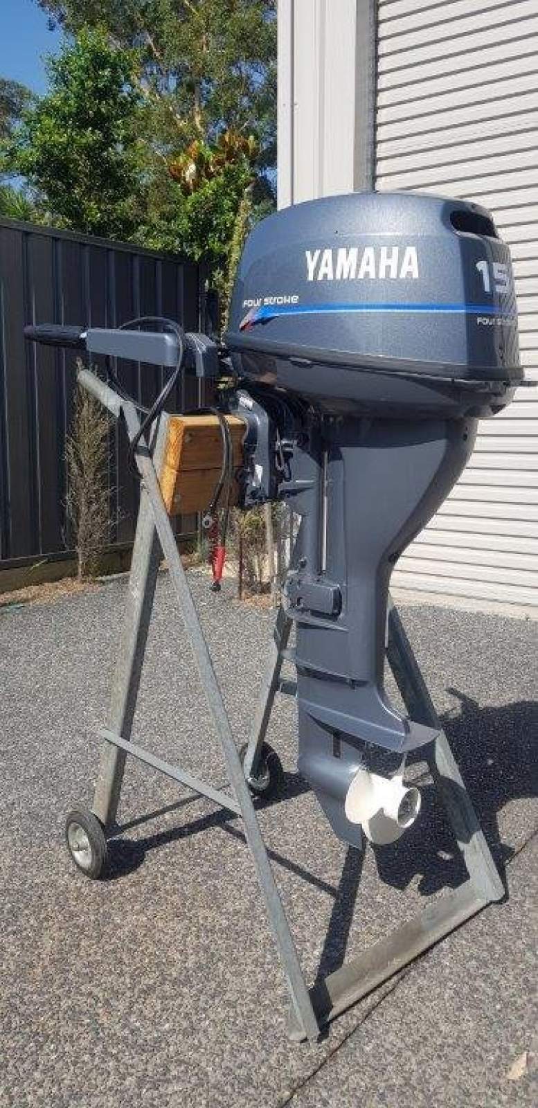 Yamaha 15 HP Four Stroke long shaft electric start