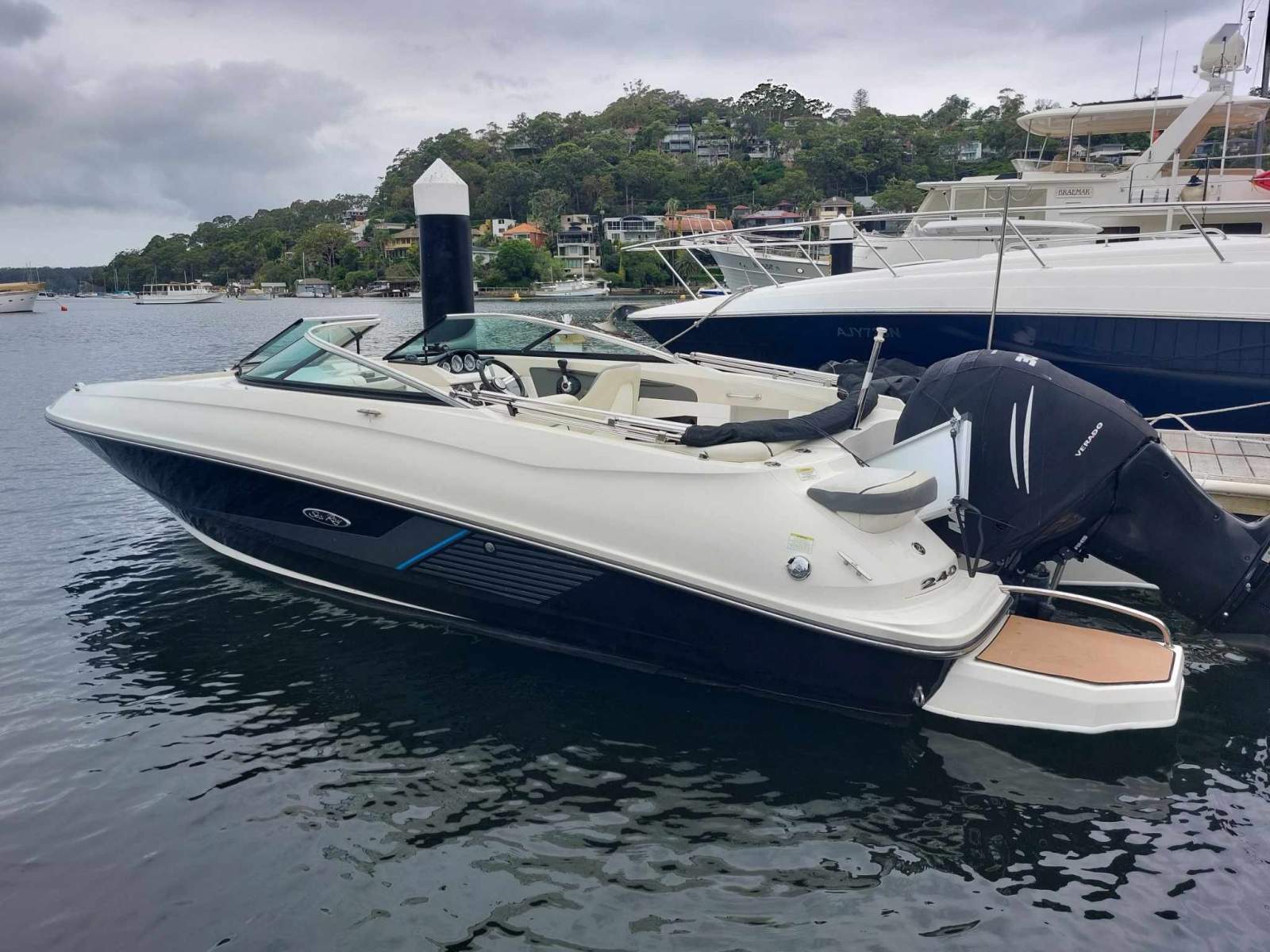 Sea Ray 240 Sundeck