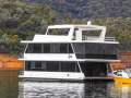 EZE Houseboat Holiday Home on Lake Eildon:EZE on Lake Eildon