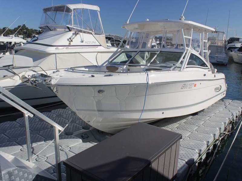 Robalo R247 Half