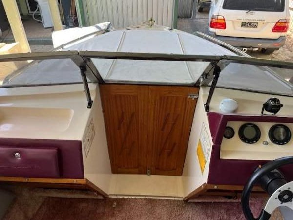 Haines Hunter 530 Bowrider SLA