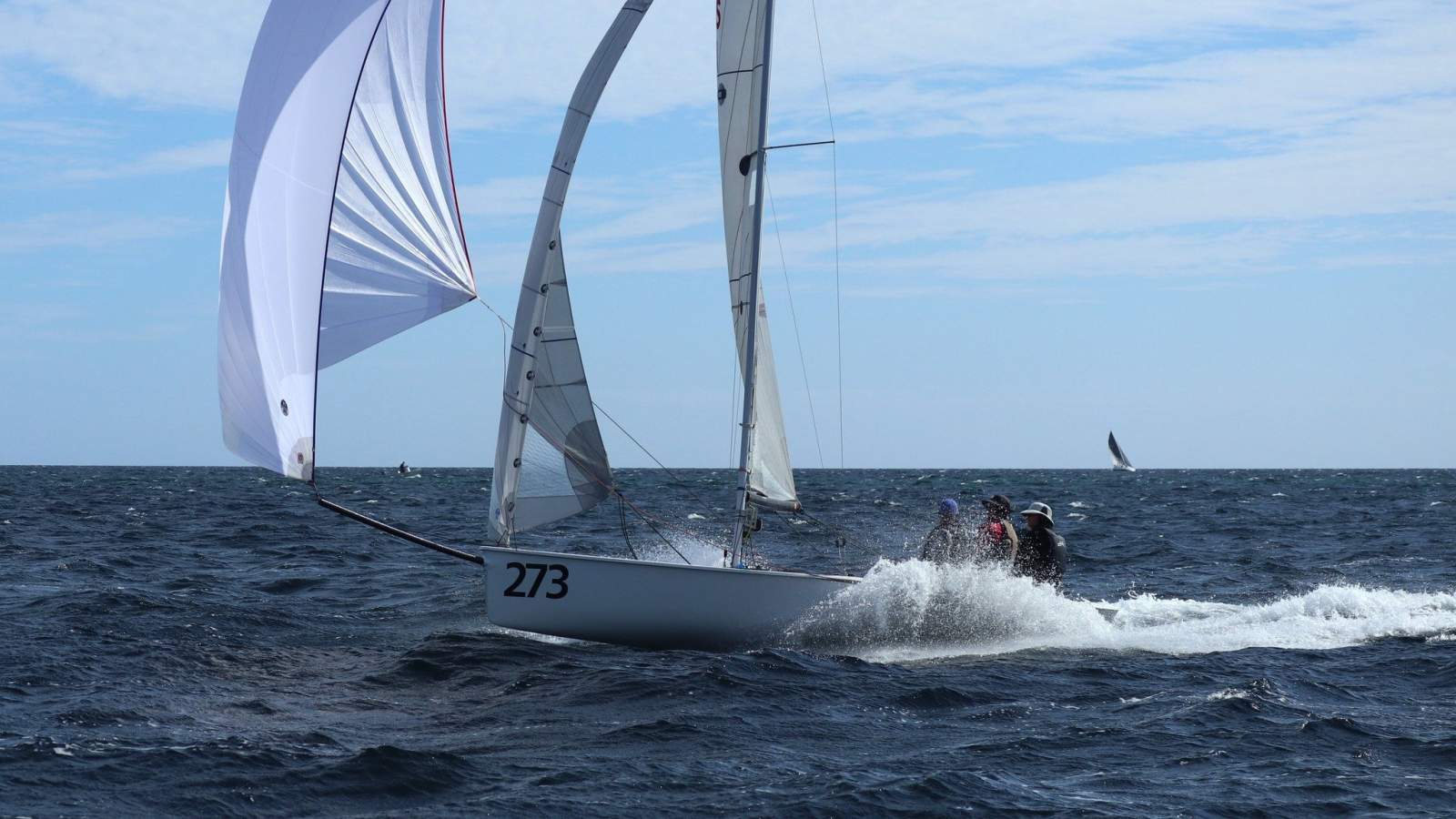 Viper 640 Sports Boat