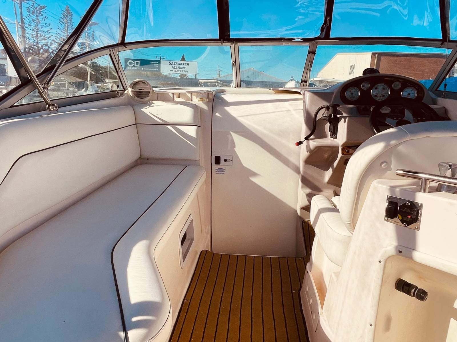 Rinker 250 Fiesta Vee