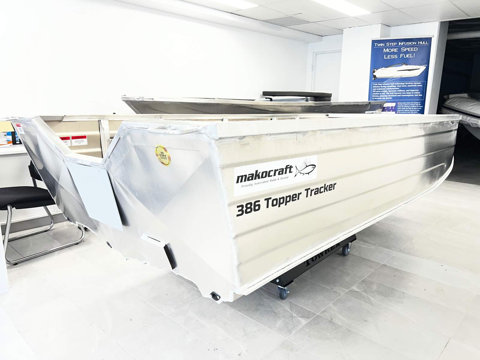 New Makocraft 386 Topper Tracker - HULL ONLY