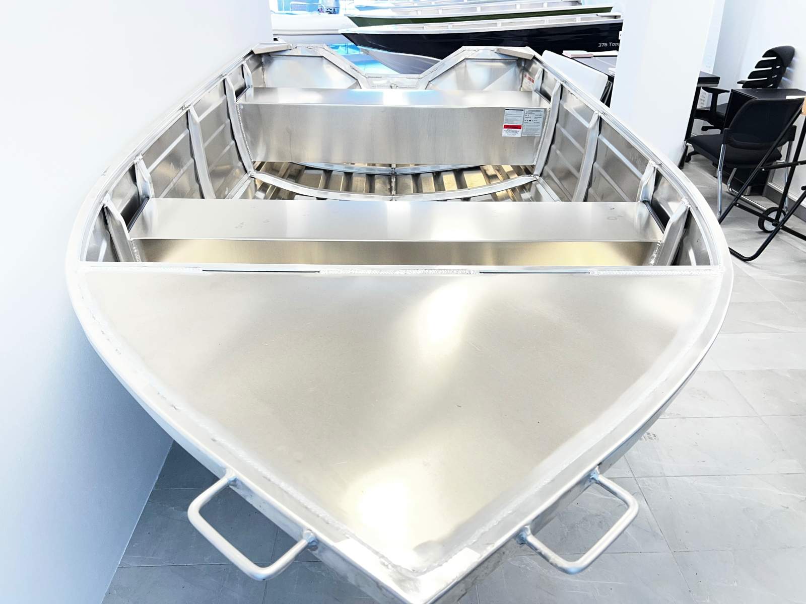 New Makocraft 386 Topper Tracker - HULL ONLY