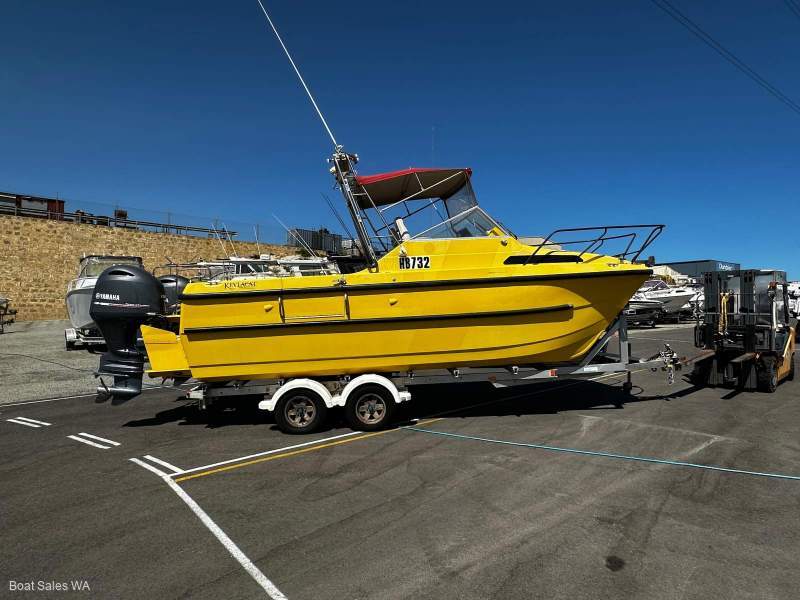 Kevlacat 2400 Offshore Twin 150hp Yamaha 4Stroke motor.