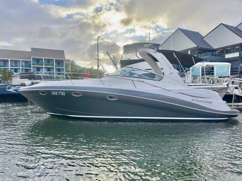 Four Winns V335 sport cruiser