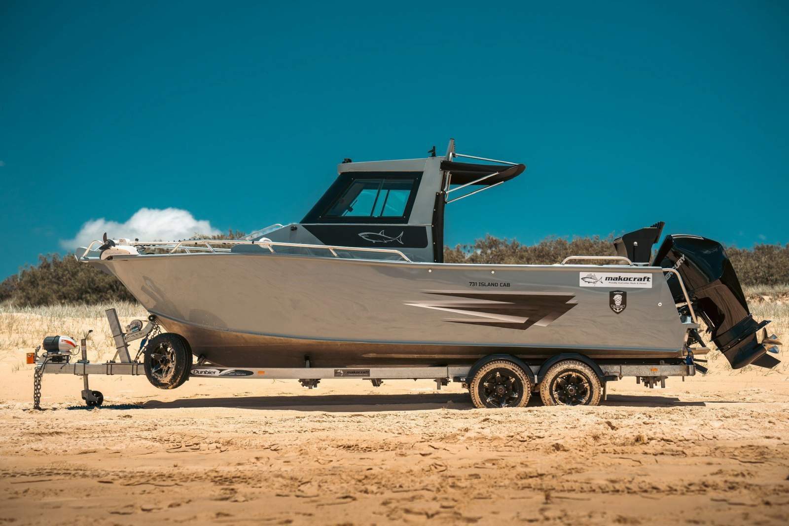 New Makocraft 731 Island Cab HT - 300hp V8 Mercury - Dunbier Loader Pro - Hard Top