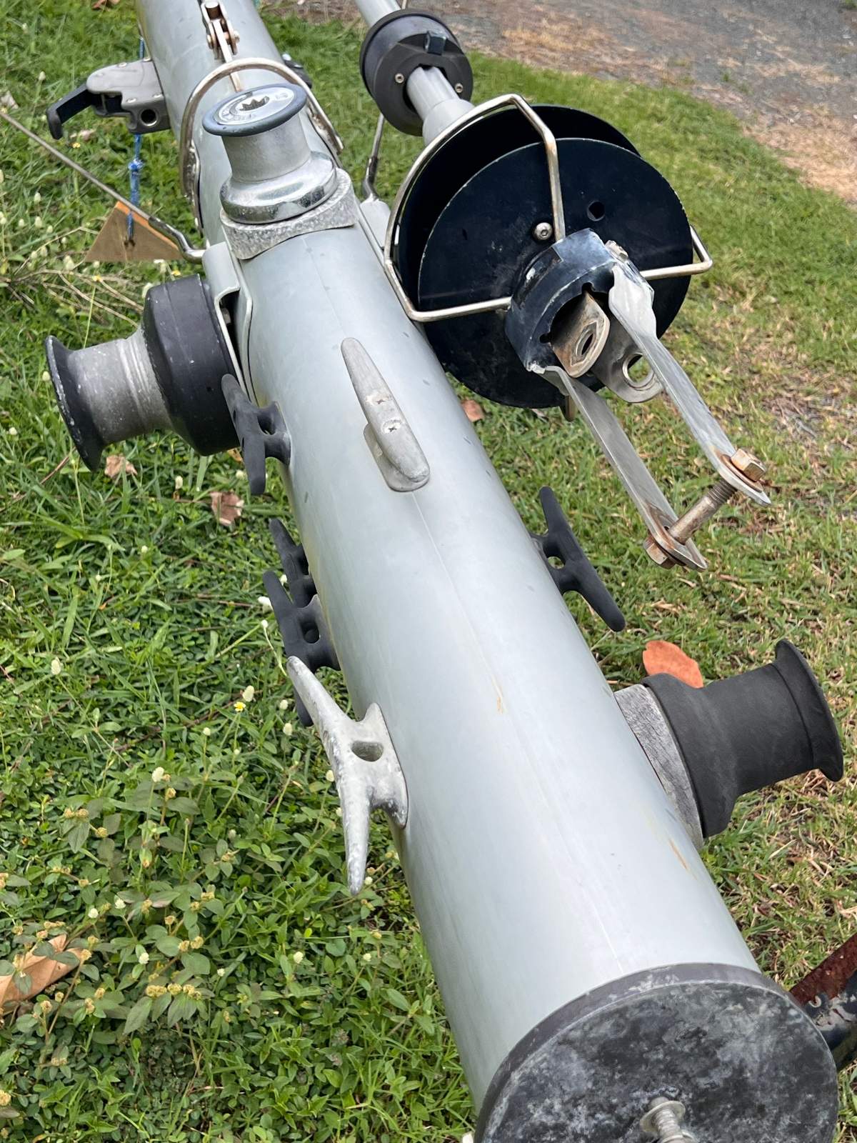 Mast Near New off 40 foot Cat