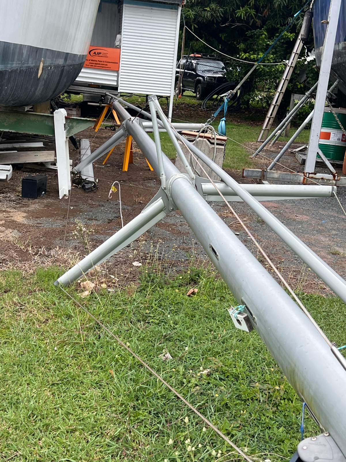 Mast Near New off 40 foot Cat