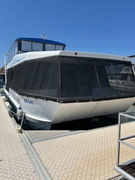 Hydro Cat HOUSE BOAT - LIVE OFF GRID