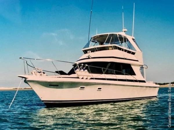 Mustang 3800 Flybridge Cruiser