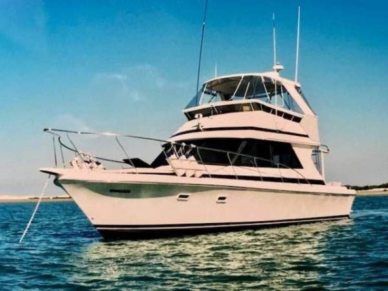 Mustang 3800 Flybridge Cruiser