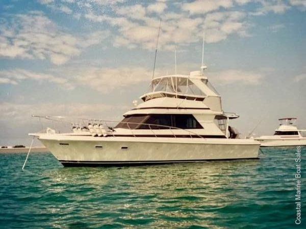 Mustang 3800 Flybridge Cruiser