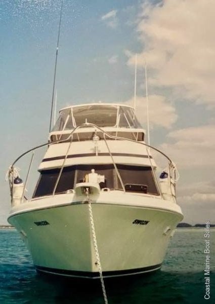 Mustang 3800 Flybridge Cruiser