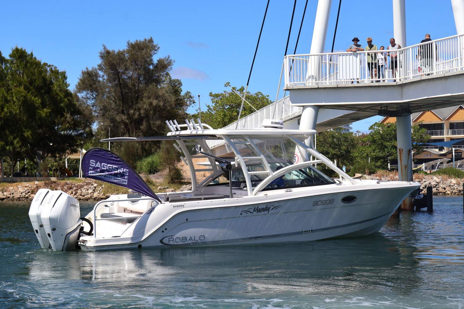 Robalo R317 - Versatility Meets Innovation!