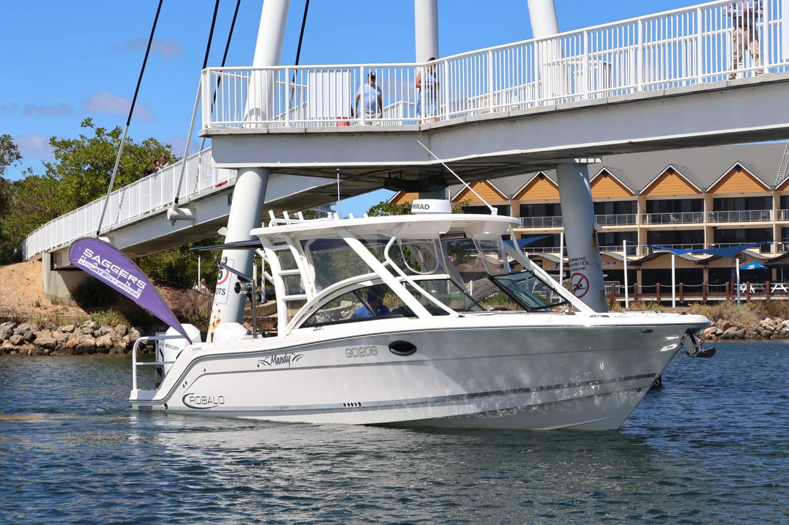 Robalo R317 - Versatility Meets Innovation!