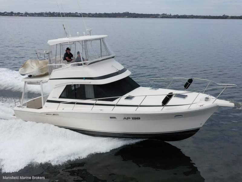 Riviera 36 Open Flybridge Extended cockpit, twin cabin